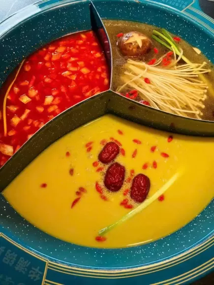 Sự khác biệt giữa việc sử dụng dầu thực vật và bơ bò trong nước dùng lẩu là gì? Hai loại này có những điểm khác biệt nào?